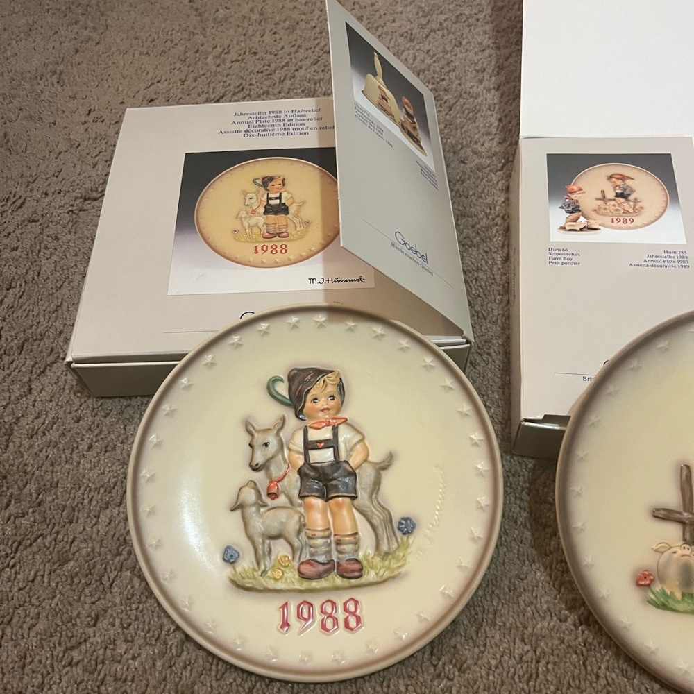 Set of five HUMMEL plates 1988-1992 new in box